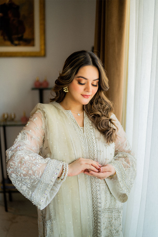 Aiman Khan (ESMERAY)